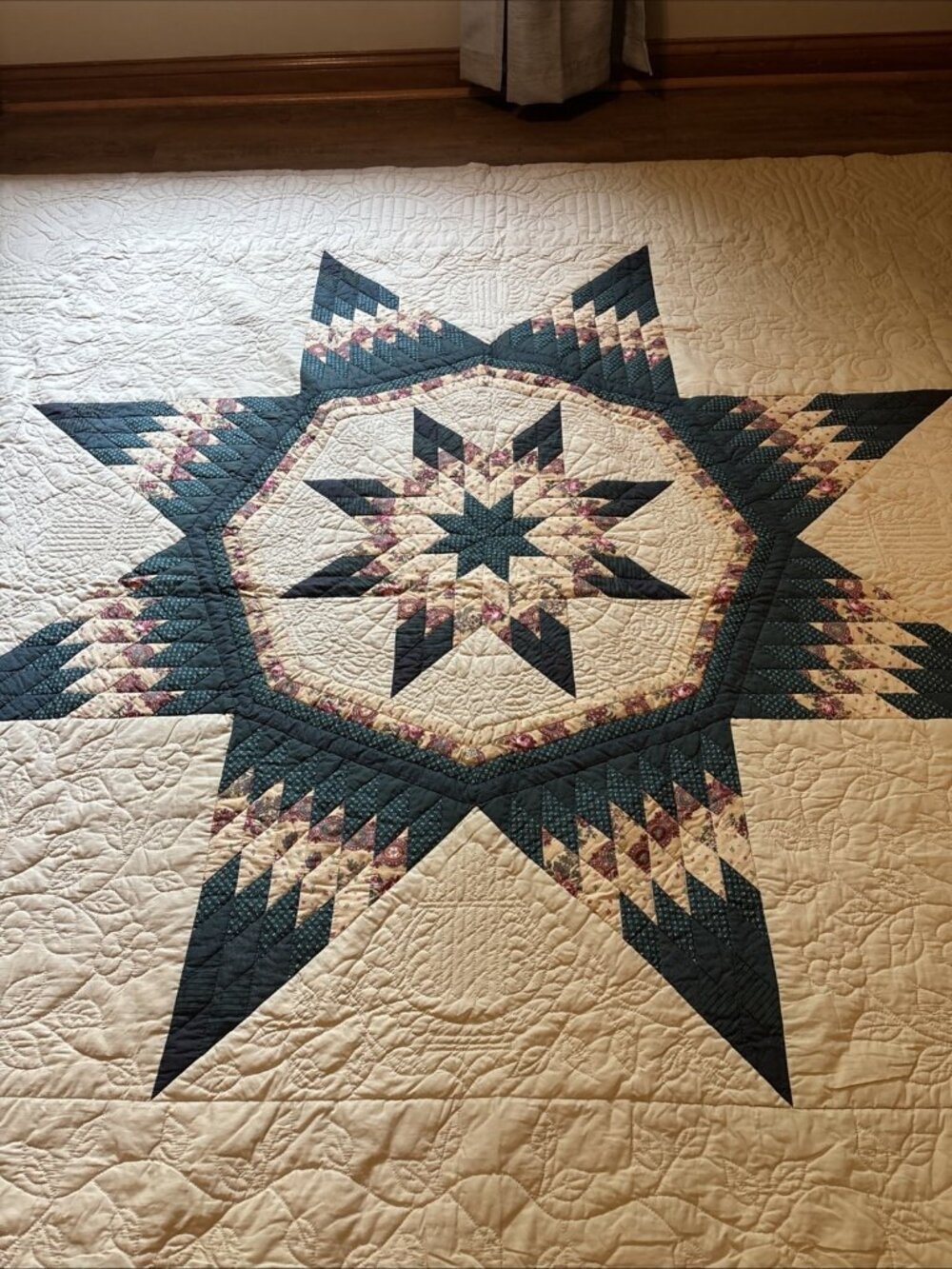 Texas Loan Star Amish Made King Quilt Size 102 X 109 Excellent Ivory & Green